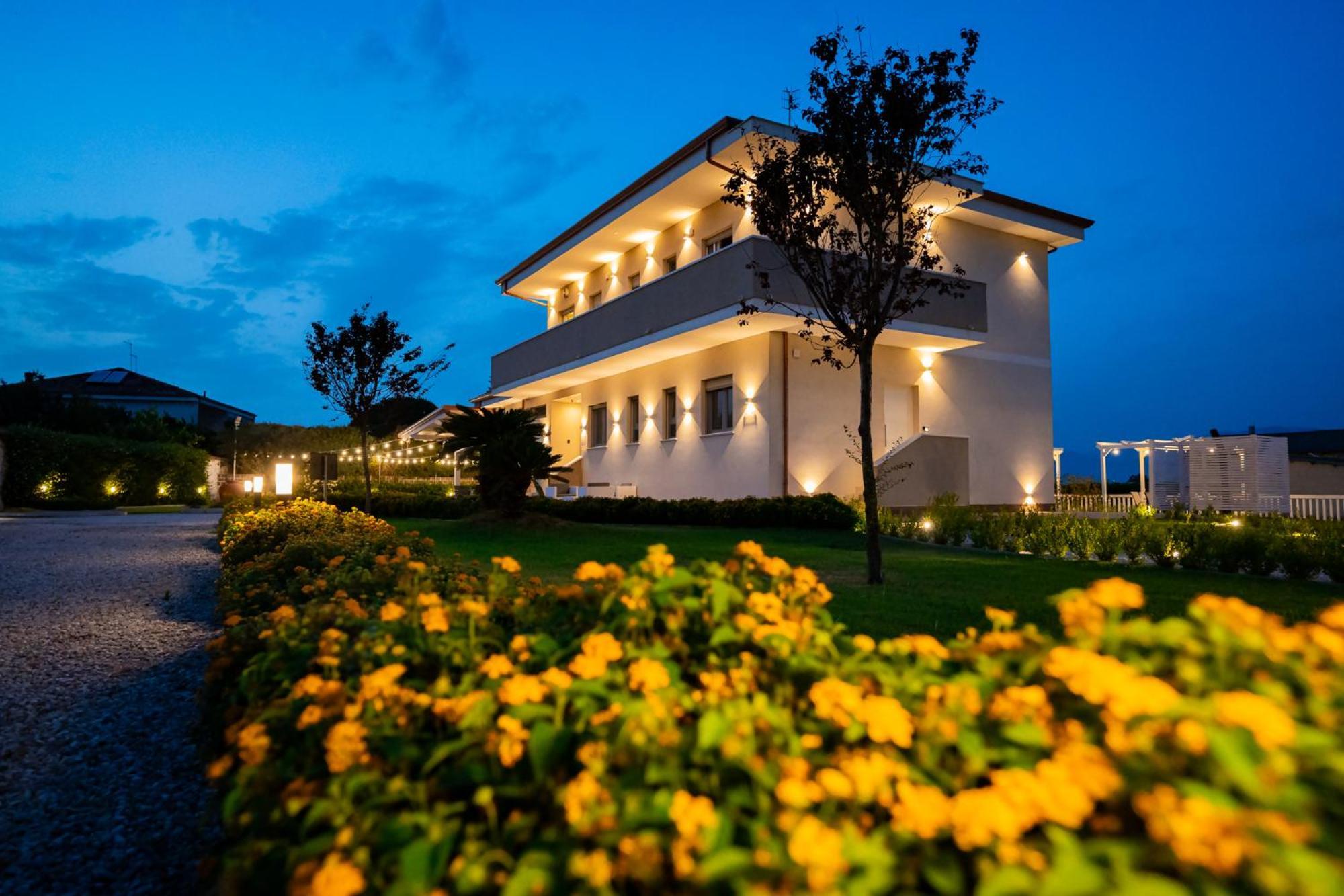 Villa Zefiro Suites & Events Battipaglia Exterior photo